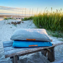 Lade das Bild in den Galerie-Viewer, HEAVY COTTON Block Kissen