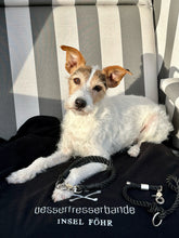 Lade das Bild in den Galerie-Viewer, Kuscheldecke schwarz mit silberfarbener Stickerei, 120 x 80cm