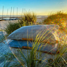 Lade das Bild in den Galerie-Viewer, HEAVY COTTON Block Kissen