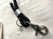 Lade das Bild in den Galerie-Viewer, Maritime Schlüsselanhänger aus Schiffstau