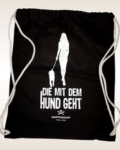 Lade das Bild in den Galerie-Viewer, 'DIE MIT DEM HUND GEHT' Tragebeutel
