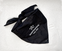 Lade das Bild in den Galerie-Viewer, Halstuch schwarz mit silberfarbener Stickerei